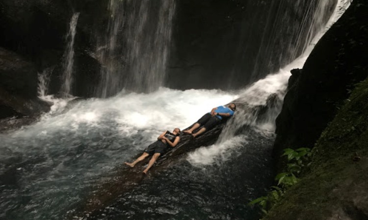 Kegiatan di Air Terjun Tongkat