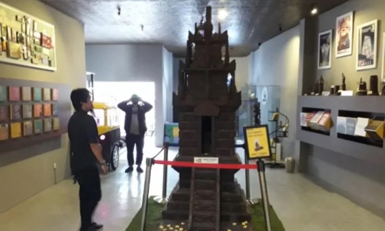 Kegiatan di Candi Cangkuang