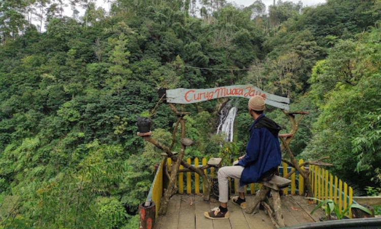 Kegiatan di Curug Muara Jaya