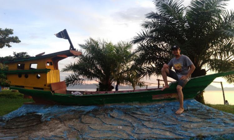 Kegiatan di Pantai Pandan