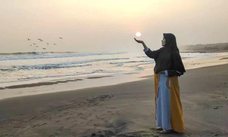 Kegiatan di Pantai Rancabuaya