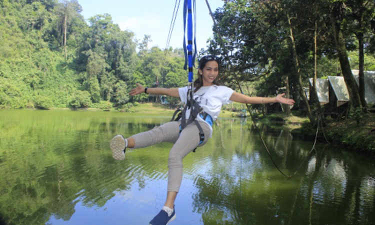 Kegiatan di Telaga Warna