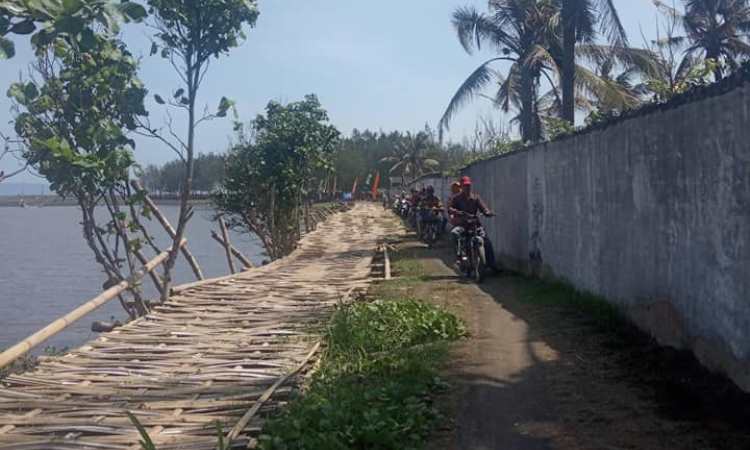 Alamat Lokasi Pantai Pelangi Lumajan