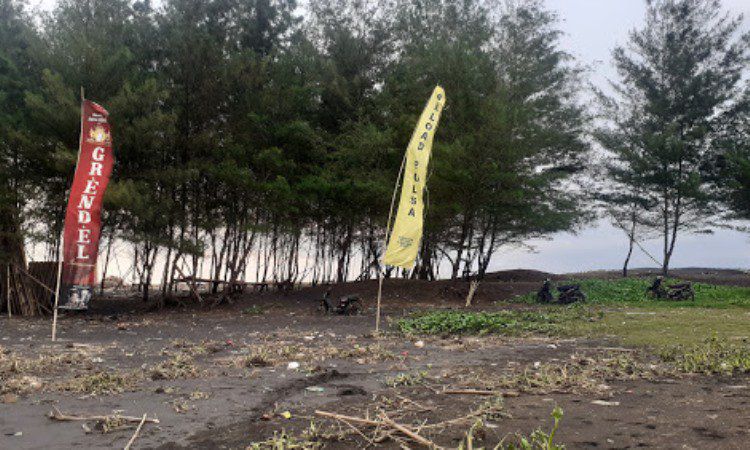 Daya Tarik Pantai Laskar Pelangi