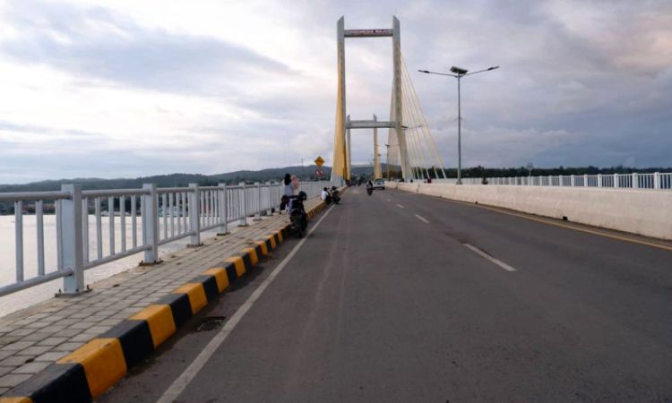 Aktivitas Menarik di Jembatan Teluk Kendari