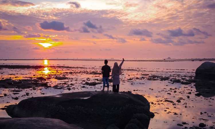 Aktivitas Menarik di Pantai Trikora