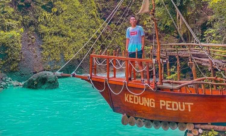 Aktivitas Seru Air Terjun Kedung Pedut