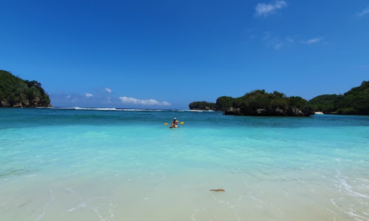 Aktivitas di Pantai Gatra