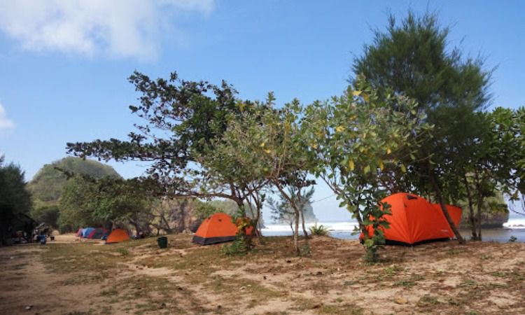 Aktivitas di Pantai Watu Leter