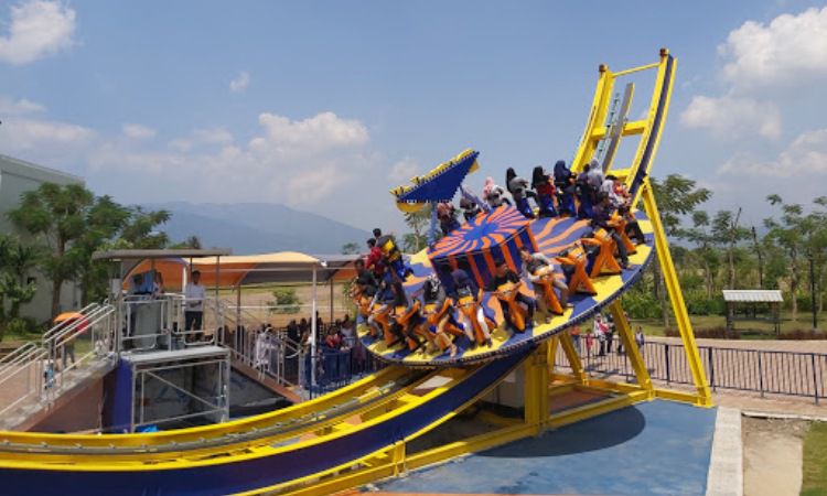 Aktivitas di Saloka Theme Park