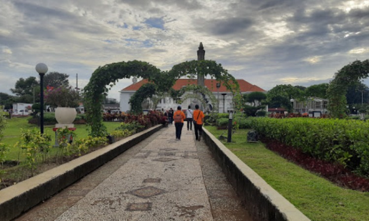 Aktivitas di Tugu Muda