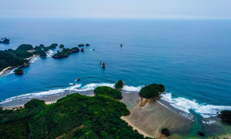 Alamat Pantai Gatra