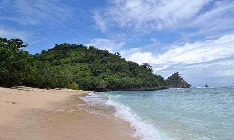 Daya Tarik Pantai Gatra