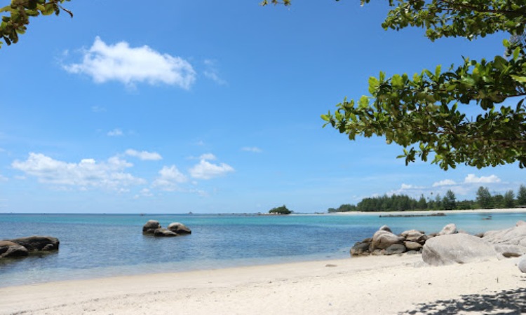 Daya Tarik Pantai Trikora