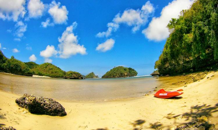 Fasilitas Pantai Gatra