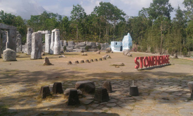 Fasilitas Stonehenge Merapi Jogja