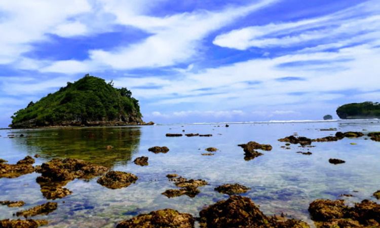 Fasilitas di Kawasan Pantai Tiga Warna