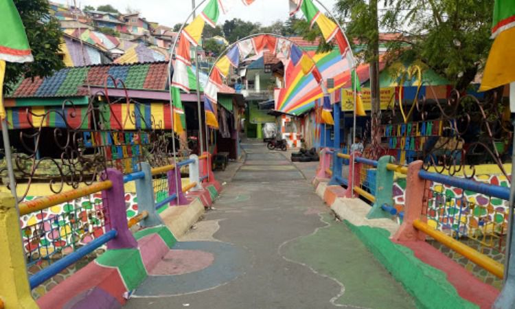 Harga Tiket Kampung Pelangi