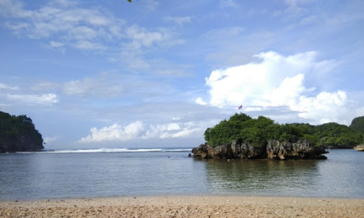 Harga Tiket Pantai Gatra