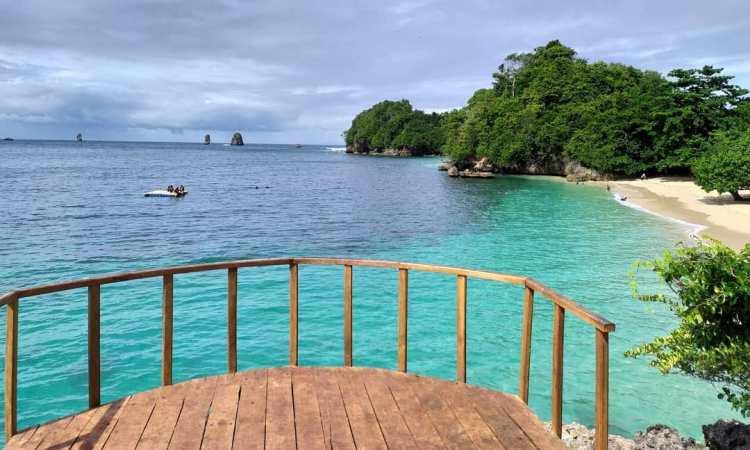 Harga Tiket Pantai Tiga Warna