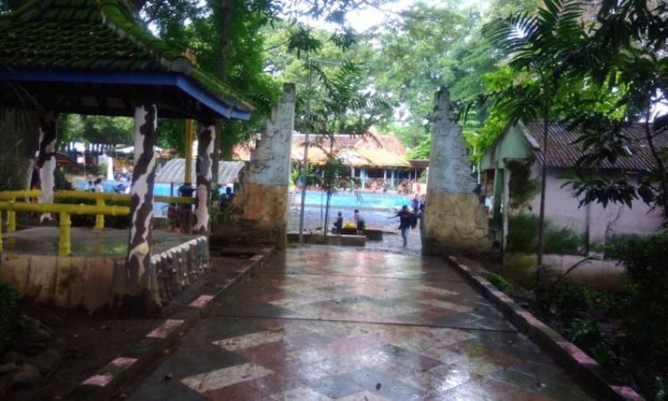 Harga Tiket Pemandian Banyu Biru