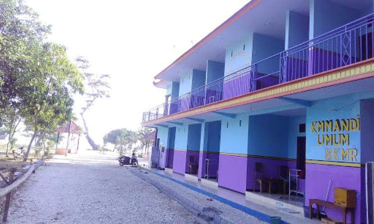 Penginapan di Sekitar Pantai Tiga Warna