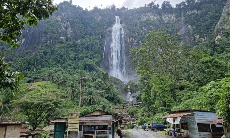 Air Terjun Sigura-Gura