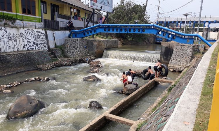 Aktivitas Menarik di Bendung Katulampa