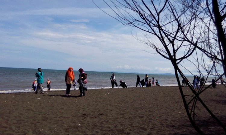 Aktivitas Menarik di Pantai Cemara
