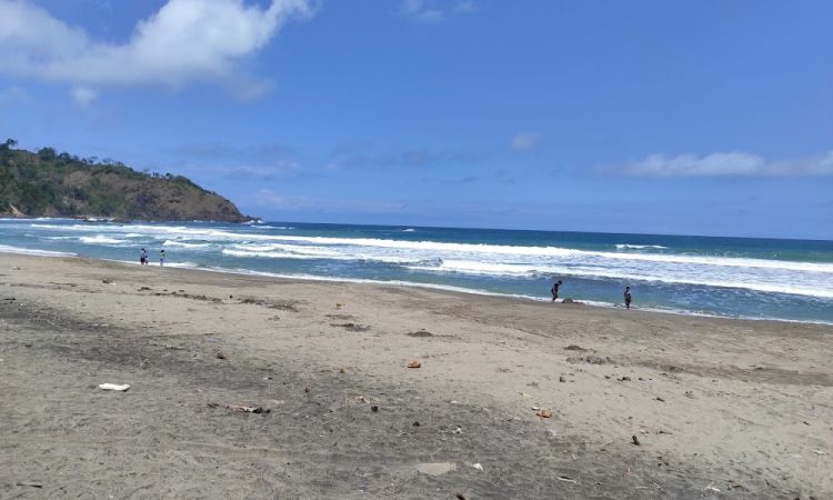 Aktivitas Menarik di Pantai Jolosutro