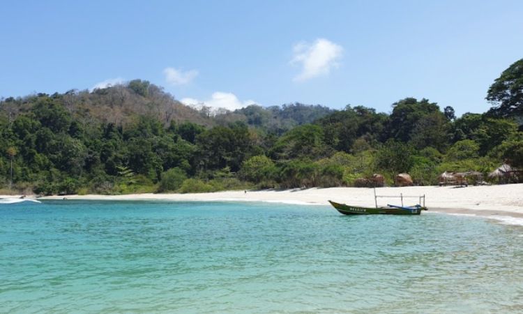 Daya Tarik Dimiliki Pantai Wedi Ireng