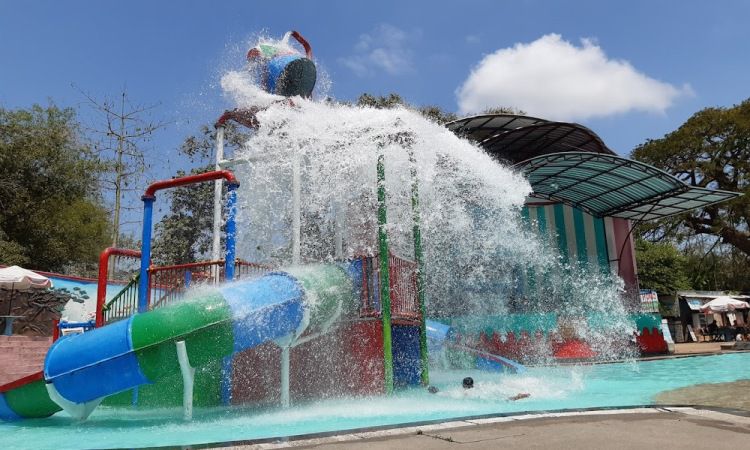 Daya Tarik Dimiliki Sumber Udel Waterpark