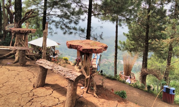 Fasilitas di Goa Pinus Batu