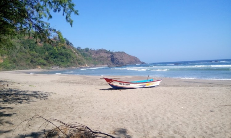 Harga Tiket Pantai Jolosutro