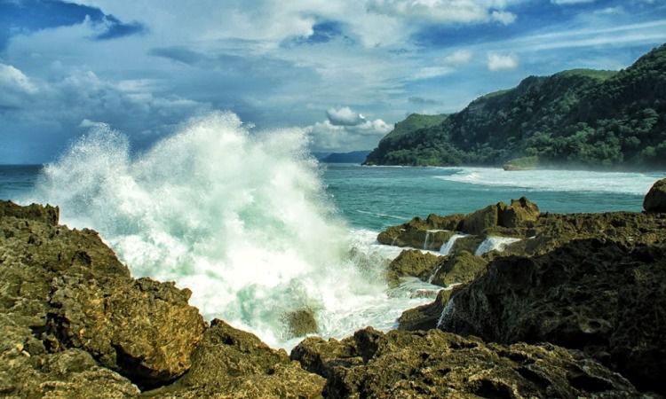 Harga Tiket Pantai Kedung Tumpang