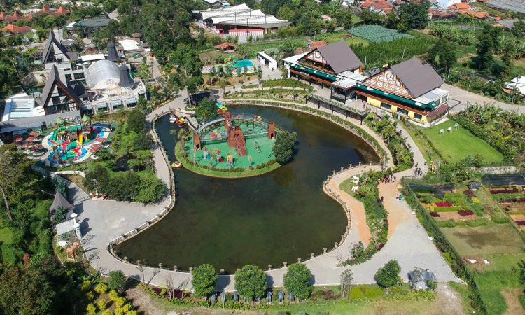 Lembang Park & Zoo, Kebun Binatang Mini yang Dilengkapi Beragam Wahana Seru