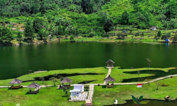Situ Rawa Gede, Pesona Danau Indah Dengan Beragam Wahana Permainan Di