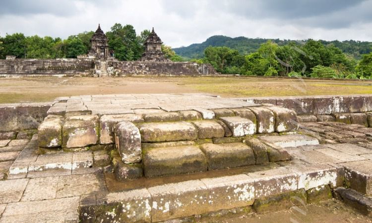 Aktivitas di Candi Barong
