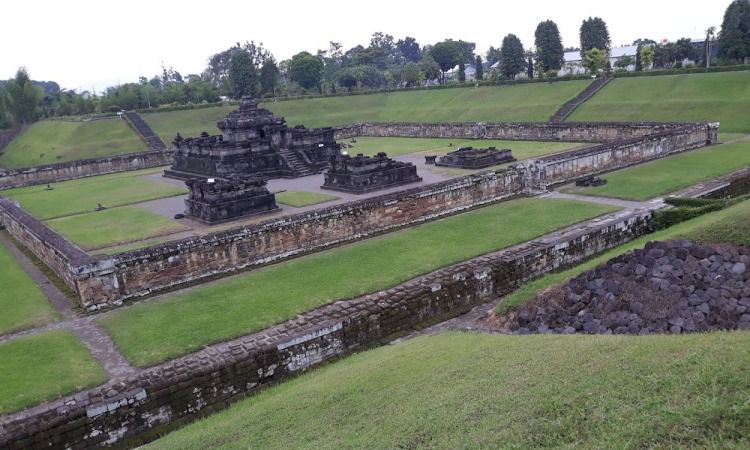 Alamat Candi Sari