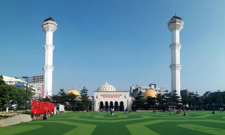 Aktivitas Masjid Raya Bandung
