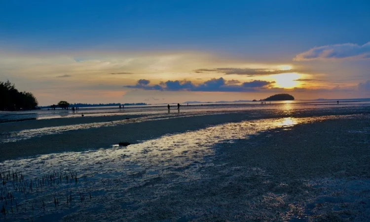 Aktivitas menarik Pantai Tanjung Pendam Belitung