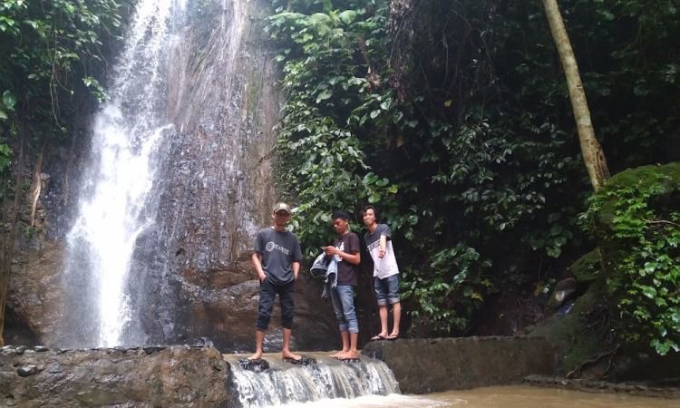 Aktivitas Menarik di Air Terjun Batu Putu