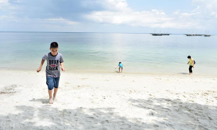 Aktivitas Seru Pantai Bukit Berahu Belitung
