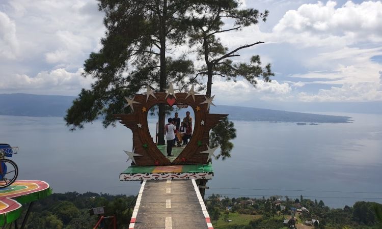 Aktivitas di Bukit Simarjarunjung