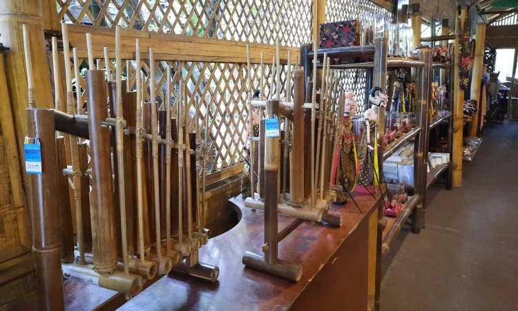 Daya Tarik Dimiliki Saung Angklung Udjo