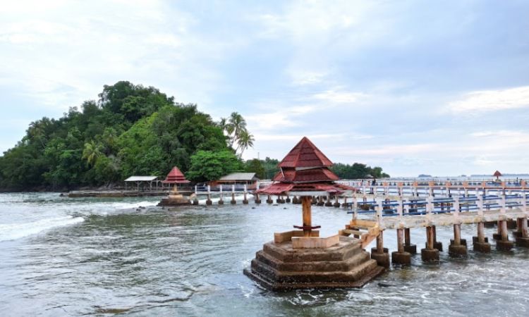 Daya Tarik Pantai Carocok