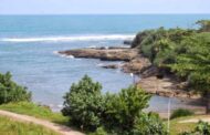 Pantai Manalusu, Pesona Pasir Putih & Batu Karang Eksotis di Garut