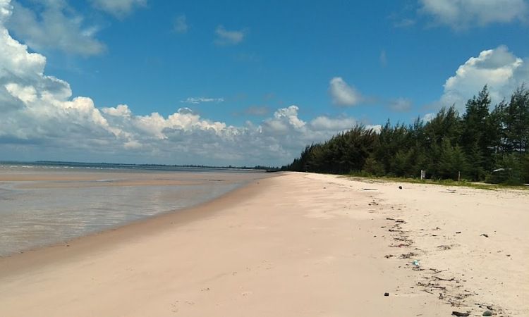 Pantai Nyiur Melambai