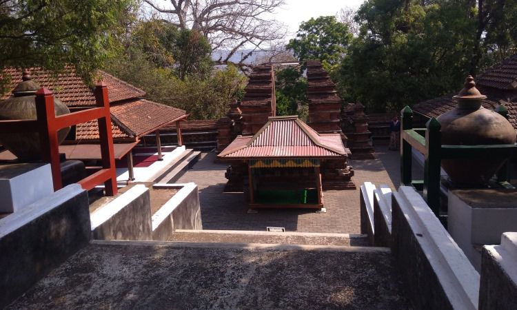 Aktivitas Dilakukan di Makam Raja-Raja Imogori