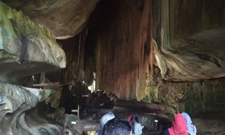 Aktivitas Menarik Goa Batu Kapal